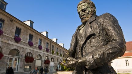 La statue de Victor Hugo par Ousmane Sow, à Besançon, le 13 octobre 2010. (GUIZIOU FRANCK / HEMIS.FR / AFP)