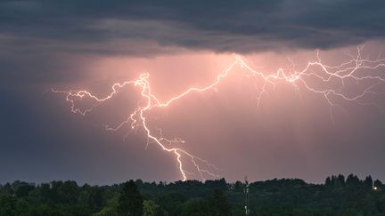 &nbsp; (Alerte aux orages la nuit prochaine dans l'Ouest  © © soniccc - Fotolia.com)