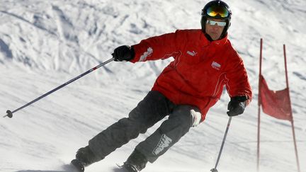 Michael Schumacher skie &agrave; Madonna di Campiglio, en Italie, le 14 janvier 2005. (PATRICK HERTZOG / AFP)