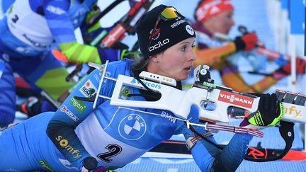 La biathlète Anaïs Chevalier-Bouchet lors de l'épreuve de poursuite aux championnats du monde à Pokljuka en Slovénie, le 14 février 2021. (JOE KLAMAR / AFP)