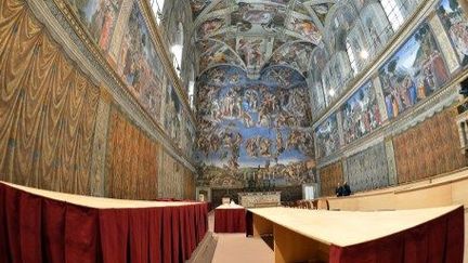 L'intérieur de la chapelle Sixtine où les 115 cardinaux se réunissent pour élire le nouveau pape. (AFP/Gabriel Bouys)