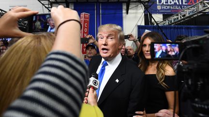 Donald Trump s'exprime devant la presse à l'issue d'un débat contre son adversaire Hillary Clinton, pendant la campagne présidentielle, le 26 septembre 2016, à Hempstead, dans l'Etat de New York.&nbsp; (JEWEL SAMAD / AFP)