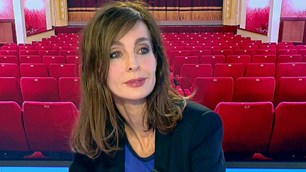 Anne Parillaud invitée sur le plateau de France 3 Ile de France pour "Le lauréat" au théâtre Montparnasse Paris 
 (France 3 / Culturebox )