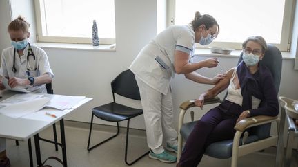 Ouverture d'un centre de vaccination Covid-19 à l'Hopital Begin à Saint-Mandé (Val-de-Marne). Photo d'illustration. (MAXPPP)