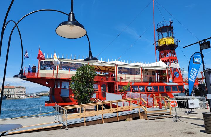 Le bateau "Roquerols", épicentre des hommages à Georges Brassens à Sète (15 juillet 2021) (ANNIE YANBEKIAN / FRANCEINFOCULTURE)