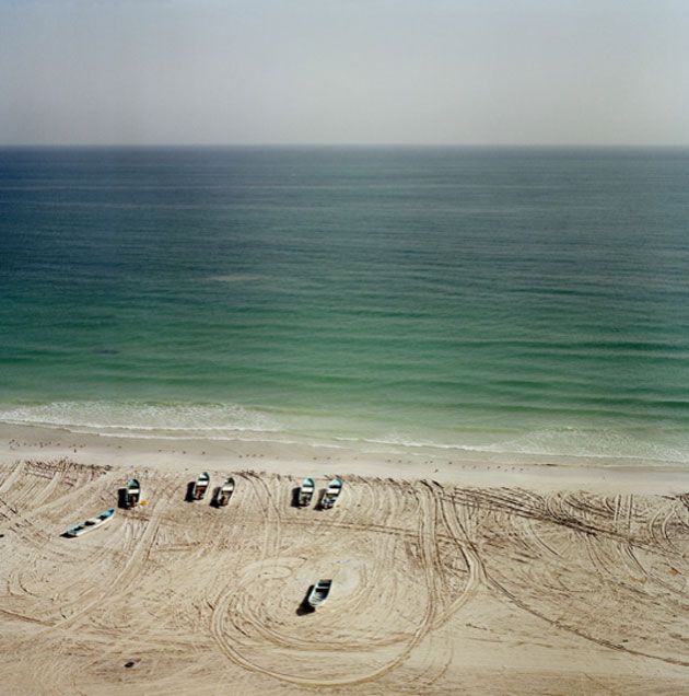 &nbsp; (© Géo  Katharine Macdaid. Ras Markaz, une des plus belles plages du pays connue surtout par les pêcheurs de sardine.)