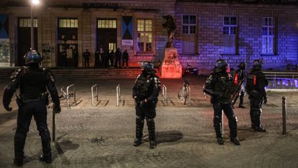 L'opération d'évacuation du campus de l'université de Bordeaux-Victoire à l'aube vendredi 31 mars 2023 a mobilisé 80 CRS. (THIBAUD MORITZ / AFP)