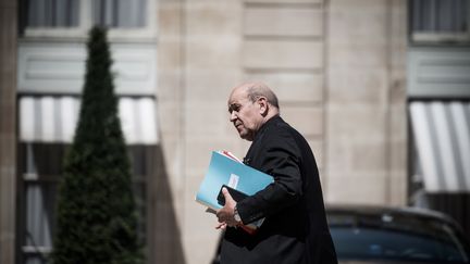 Le ministre des Affaires étrangères, Jean-Yves Le Drian, quitte l'Elysée, le 22 juillet 2020. (NICOLAS ORCHARD / HANS LUCAS / AFP)