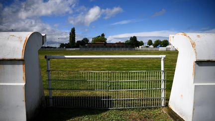 Photographie du terrain de football du club de football amateur "FC Parisis", le 30 avril.  (FRANCK FIFE / AFP)