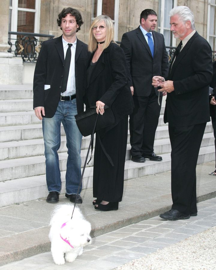 Barbra Streisand avec son chien en 2007.
 (IP3 PRESS/MAXPPP)