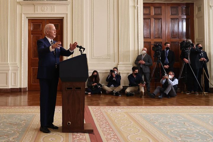 Joe Biden donne une conférence de presse à la Maison Blanche, à Washington (Etats-Unis), le 19 janvier 2022. (CHIP SOMODEVILLA / GETTY IMAGES NORTH AMERICA / AFP)