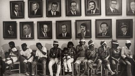 A l'occasion de l'année France-Colombie, les Abattoirs organisent cette exposition avec le Museo de Antioquia de Medellín, la deuxième ville de Colombie. Elle réunit des œuvres des collections de celui-ci, de 1913 à nos jours, des œuvres d'artistes de la région de Medellín invités à Toulouse, des productions d'artistes colombiens de la diaspora, notamment en France, et des pièces précolombiennes du musée des Jacobins d'Auch. Du 29 septembre 2017 au 21 janvier 2018. Ici, Vivi Ospina, "Reunión de caciques" (Réunion de caciques), Courtesy Proyecto Bachué, Colombie
