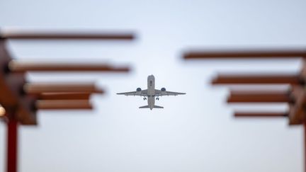 C'est le moment de réserver vos billets pour les vacances, mais attention aux prix séduisants du low-cost, il cache souvent de nombreux suppléments. (Illustration) (VCG / VISUAL CHINA GROUP / GETTY IMAGES)