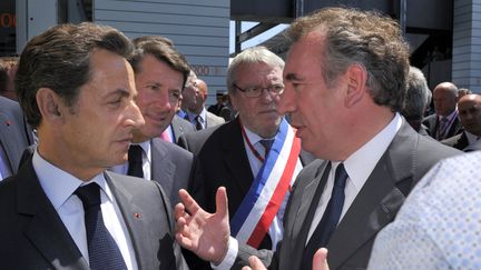 Nicolas Sarkozy et Fran&ccedil;ois Bayrou, le 22 juin 2010 &agrave; Bordes (Pyr&eacute;n&eacute;es-Atlantiques). (PHILIPPE WOJAZER / AFP)