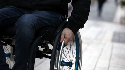 Une personne en fauteuil roulant à Monaco, le 6 décembre 2023 (photo d'illustration). (JEAN FRANÇOIS OTTONELLO / MAXPPP)