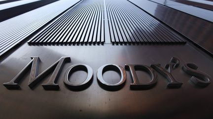 Moody's a abaiss&eacute; la perspective de la note de l'UE de "stable" &agrave; "n&eacute;gative", le 3 septembre 2012.&nbsp; (MIKE SEGAR / REUTERS)