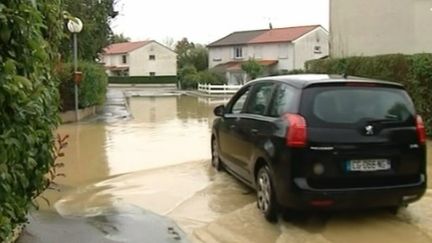 Un lotissement sous les eaux, dans le R&ocirc;ne. (CAPTURE D'ÉCRAN FRANCE 3)