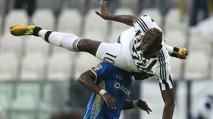 Paul Pogba et les Turinois ont entamé la saison par une défaite (MARCO BERTORELLO / AFP)