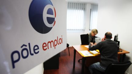 D&eacute;bord&eacute;s, certains conseillers ne peuvent accorder que dix minutes &agrave; chaque demandeur d'emploi. (GUILLAUME BONNAUD / SUD OUEST / MAXPPP)