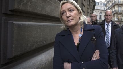 Marine Le Pen arrive au minist&egrave;re de l'Int&eacute;rieur, le 25 avril 2014, &agrave; Paris, pour d&eacute;poser sa candidature aux &eacute;lections europ&eacute;ennes. (JOEL SAGET / AFP)