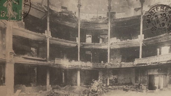 Après la guerre, la salle de théâtre est dévastée. (Archives Opéra)