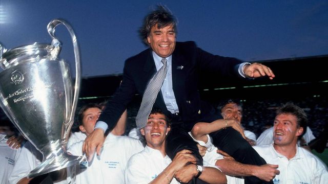 Carried in triumph to the Vélodrome stadium by his players, and in particular Didier Deschamps, Bernard Tapie is at the top of Europe, before starting a dizzying fall following the VA-OM affair.  (TSCHAEN / SIPA)