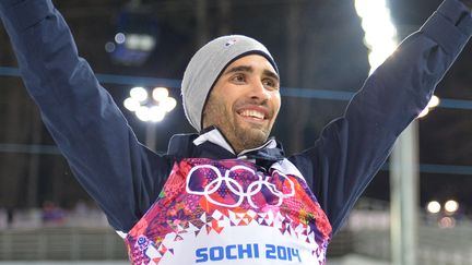 Martin Fourcade est devenu, lundi 10 f&eacute;vrier, champion olympique de poursuite aux JO 2014 de Sotchi (Russie). (ALBERTO PIZZOLI / AFP)