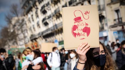 Une pancarte brandie lors de la marche de la jeunesse pour le climat à Paris, le 19 mars 2021. (PHOTO D'ILLUSTRATION / THOMAS PADILLA / MAXPPP)