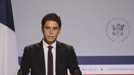 Gabriel Attal, porte-parole du gouvernement, lors de son compte-rendu du Conseil des ministres, le 21 octobre 2020. (LUDOVIC MARIN / AFP)