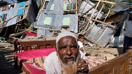 4234 personnes sont tuées, des centaines de villages rasés et des millions de rescapés se retrouvent sans abris.
 
En 2007, l'Asie est le continent le plus touché par les catastrophes naturelles, principalement des inondations. 164 millions de personnes sont affectées, dont près de la moitié en Chine.
 
Les tempêtes et cyclones sont le deuxième phénomène le plus présent. (AFP PHOTO / Jewel SAMAD)