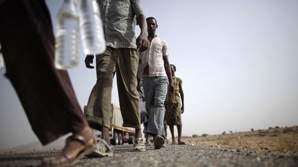 Des migrants &eacute;thiopiens en route vers l'Arabie saoudite, Haradh (Y&eacute;men), le 28 mars 2012. (KHALED ABDULLAH / REUTERS)