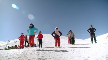 Envoyé spécial. Les filles du Bamyan Ski Club bousculent la société traditionnelle afghane (FRANCE 2 / FRANCETV INFO)