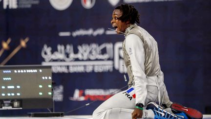 Enzo Lefort éclate de joie après sa victoire en finale des mondiaux d'escrime au Caire, le 20&nbsp;juillet 2022. (AHMED GOMAA / XINHUA)