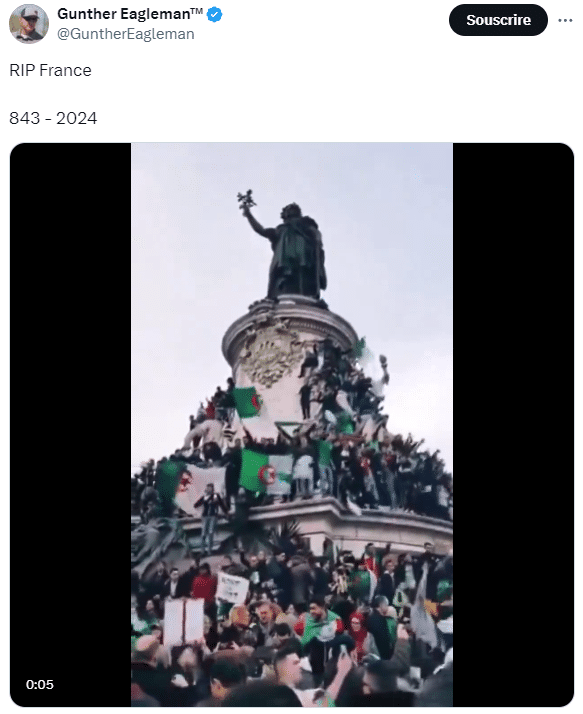 Sur cette publication, l'auteur affirme que des militants avec des drapeaux algériens ont fêté l'arrivée en tête du Nouveau Front populaire, place de la République à Paris. C'est Faux. (CAPTURE ECRAN X - RADIO FRANCE)