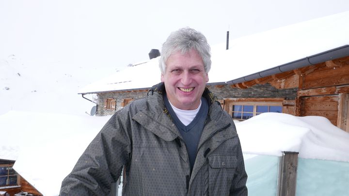 Helmut Gschwentner, cofondateur de&nbsp;Travel Europe&nbsp;/&nbsp;Visit Europe&nbsp;: "Les gens cherchent la sécurité au niveau des réservations et à être protégés pour les paiements et si des vols sont changés."&nbsp; (Photo Emmanuel Langlois / franceinfo)