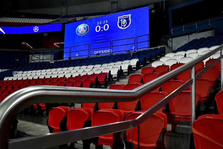 Le match de Ligue des champions entre le PSG et&nbsp;Basaksehir est arrêté sur le score de 0-0, le 8 décembre 2020 à Paris. (JULIEN MATTIA / ANADOLU AGENCY / AFP)