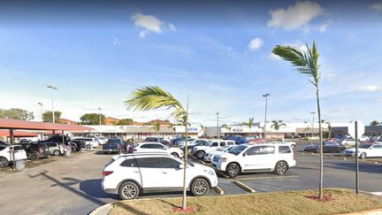 Trois individus ont ouvert le feu devant une salle de concert à Miami (Etats-Unis), le 30 mai 2021, avant de prendre la fuite. (GOOGLE STREET VIEW)