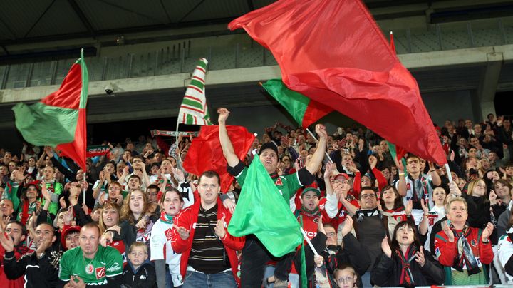 Les supporters de Sedan lors d'un match contre Istres, le 1er octobre 2010. (ANGEL GARCIA / MAXPPP)