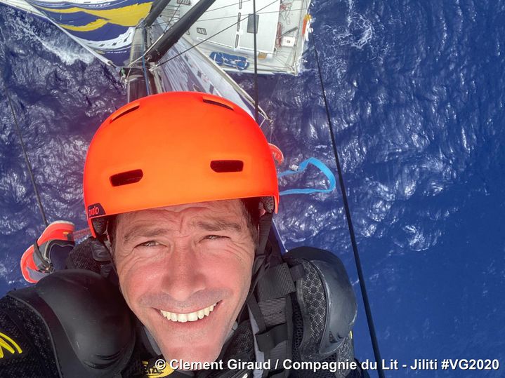 Clément Giraud en haut de son mât