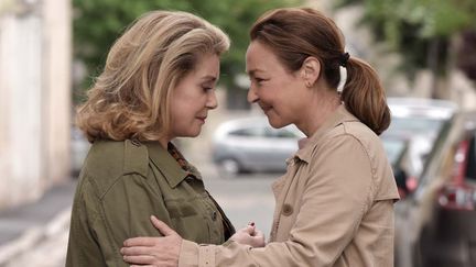 Catherine Deneuve et Catherine Frot dans "Sage femme".
 (Michael Crotto / Allociné)