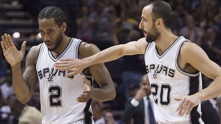 Les deux joueurs des Spurs, Kawhi Leonard et Manu Ginobili