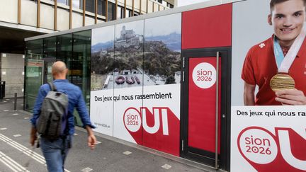 Exemple d'affiche à Sion&nbsp;en Suisse le 6 juin 2018 pour une votation dans le&nbsp;canton du Valais&nbsp;sur la canddature de la ville pour les Jeux olympiques de 2026. (GREGORY YETCHMENIZA / MAXPPP)