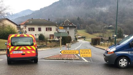 Les services de secours à Détrier (Savoie), le 5 janvier 2018. (XAVIER DEMAGNY / RADIO FRANCE)