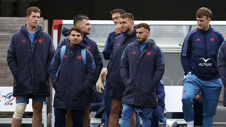 Antoine Dupont et les joueurs du XV de France en marge d'une session d'entraînement à Marcoussis, le 29 octobre 2024. (FRANCK FIFE / AFP)