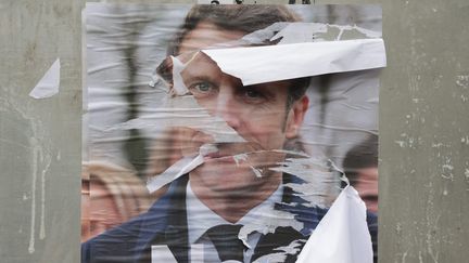 L'affiche d'Emmanuel Macron au second tour de l'élection présidentielle. (DAREK SZUSTER / MAXPPP)