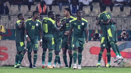 Les Sénégalais célèbrent un but lors du match face à la Guinée équatoriale, le 30 janvier 2022. (KENZO TRIBOUILLARD / AFP)