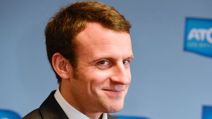 Emmanuel Macron lors de sa visite chez Atol &agrave; Beaune (C&ocirc;te-d'Or), le 30 mars 2015. (MAXPPP)