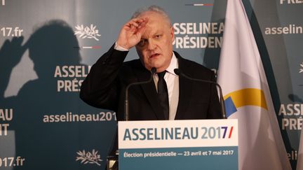 François Asselineau, candidat à l'élection présidentielle, le 10 mars 2017. (GEOFFROY VAN DER HASSELT / AFP)