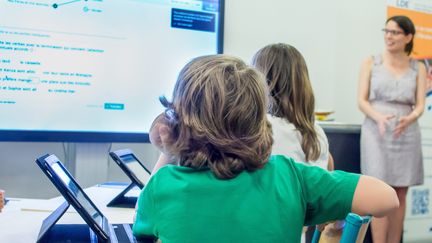 &nbsp; (Des tablettes aux cours de code, l'école de plus en plus connectée © Maxppp)