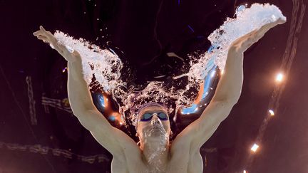 En route vers son doublé historique, le nageur français Léon Marchand lors de la finale du 200 m papillon aux Jeux olympiques de Paris 2024, à Paris La Défense Arena à Nanterre, le 31 juillet. (OLI SCARFF / AFP)